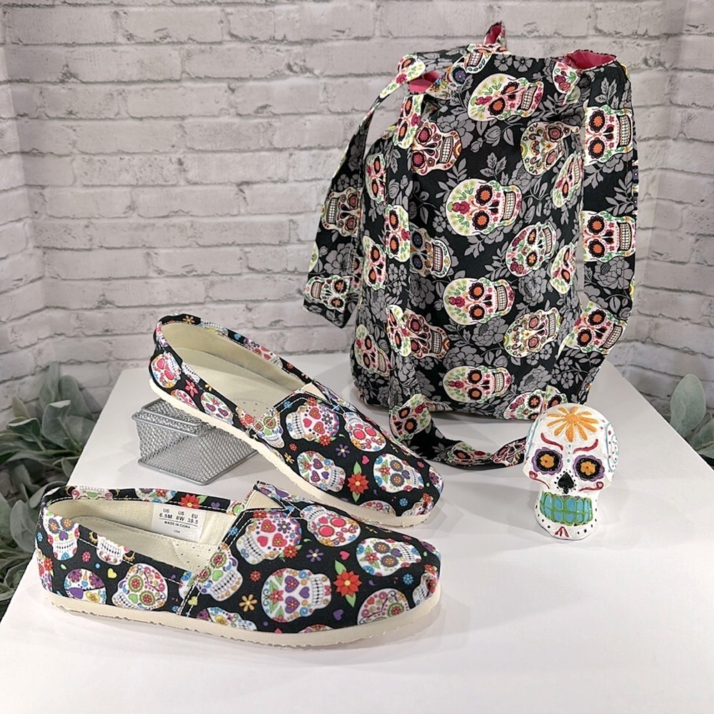 💀Skull Print Black Canvas Shoes with Fabric Tote Bag & Ornament Set WMS 8💀EUC